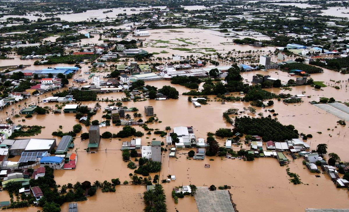 Hỗ trợ người dân về trụ sở CSGT Công an tỉnh Gia Lai.