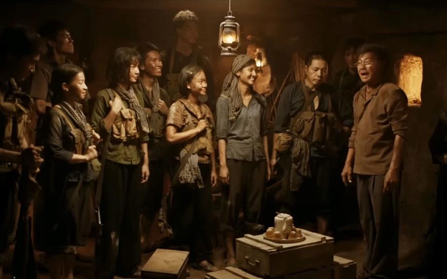 Địa đạo: Mặt trời trong bóng tối (ảnh trên) và Mưa đỏ (ảnh dưới) liệu có được lợi thế và thắng thế tại LHP lần này