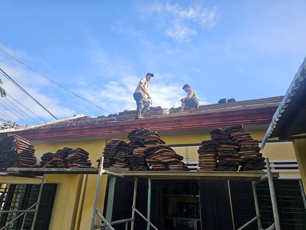 Lực lượng quân đội hỗ trợ người dân xã Long Phụng