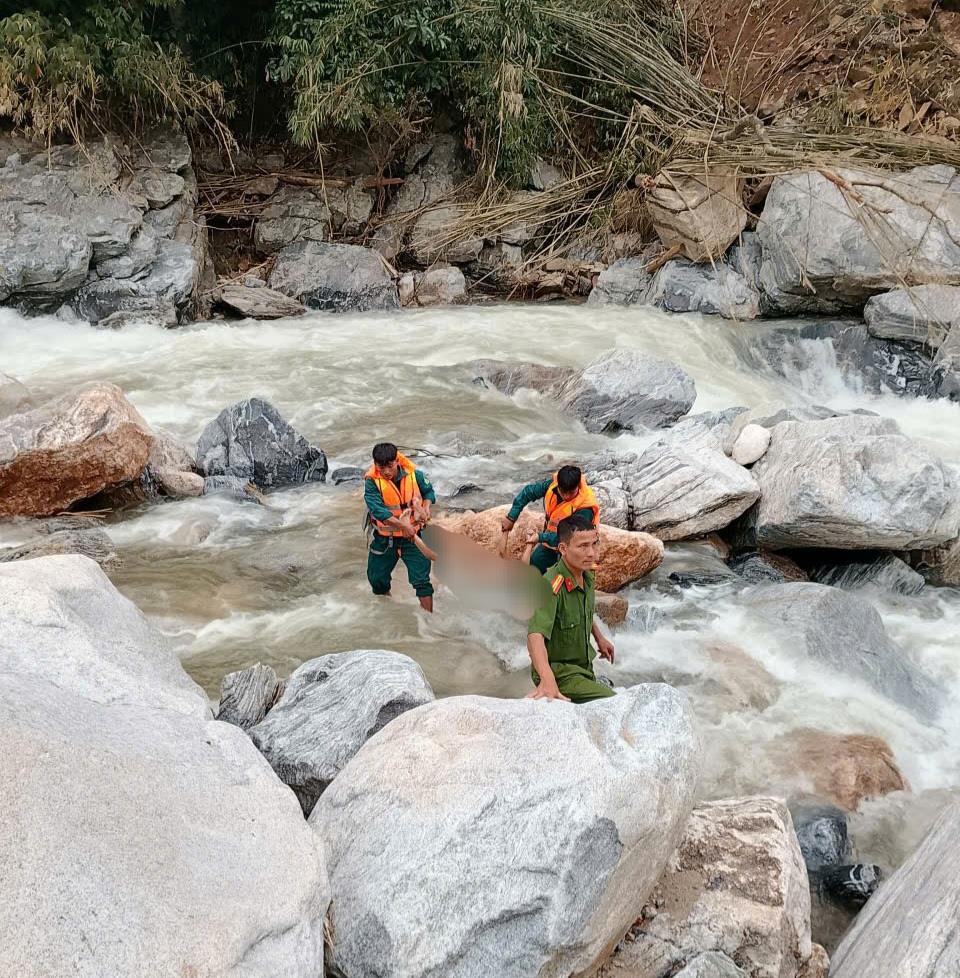 Thi thể cháu L. được tìm thấy.