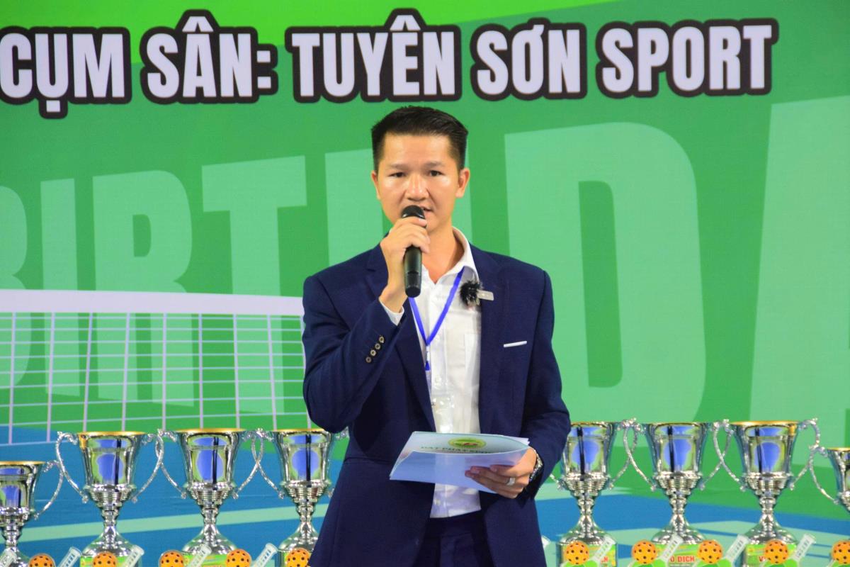 Các vận động viên thi đấu trong sáng 9/11.