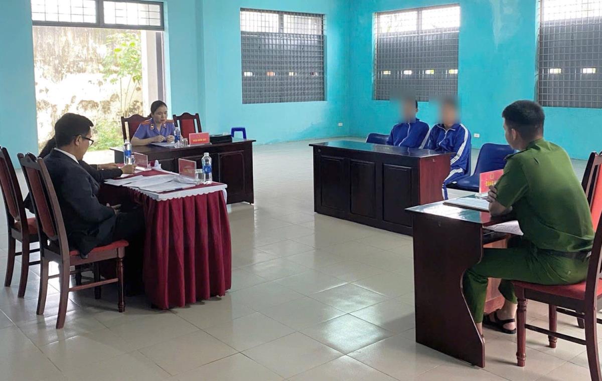 TAND khu vực 6 áp dụng biện pháp đưa T. và V. đi cai nghiện bắt buộc.