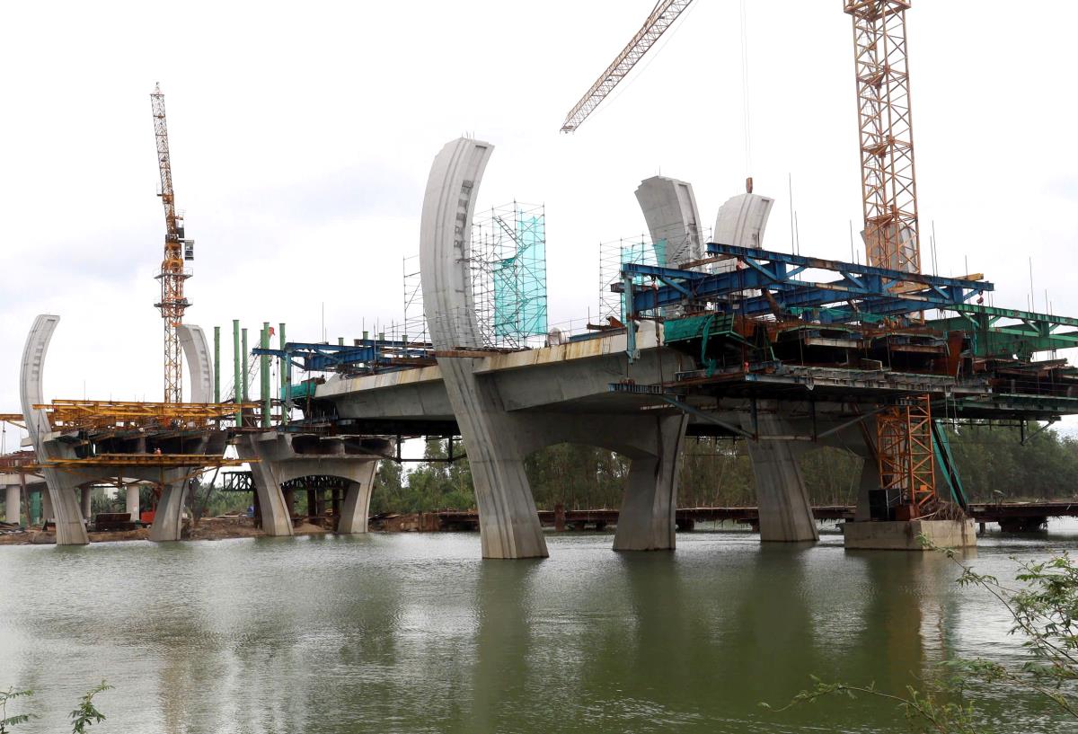 Dự án đường Hoàng Sa - Dốc Sỏi đang được đẩy nhanh tiến độ thi công.