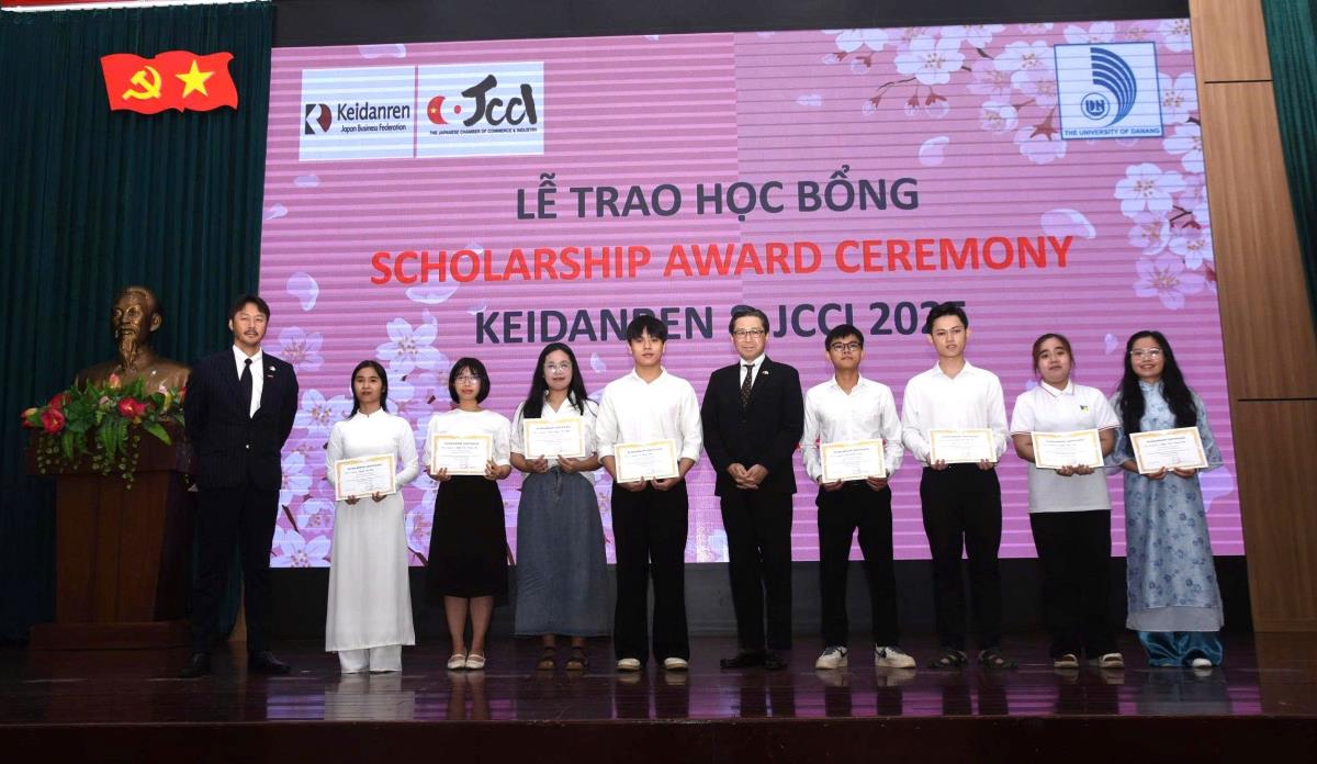 SV xuất sắc thuộc ĐHĐN nhận học bổng của Keidanren và JCCI.