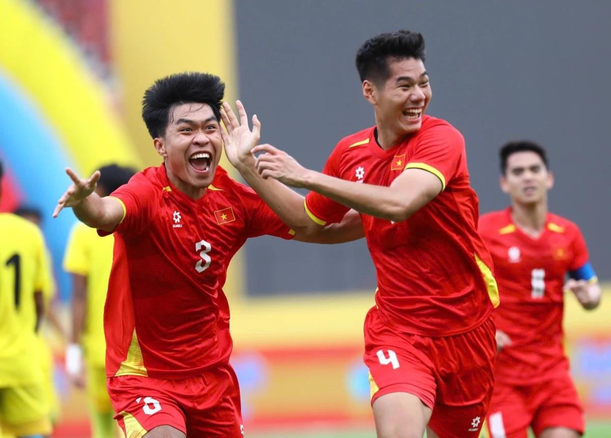 Niềm vui của các "Cô gái Vàng" khi vượt qua "trận cầu sinh tử".