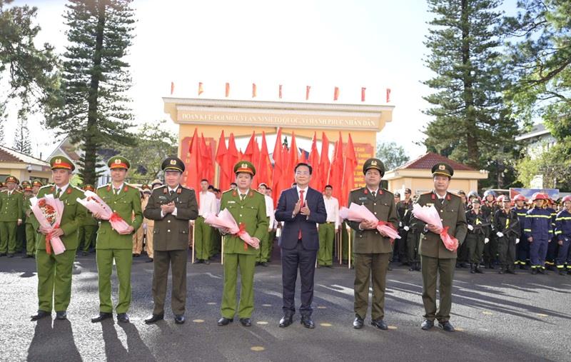 Các lực lượng ra quân diễu hành trên các tuyến đường thuộc xã Hàm Liêm