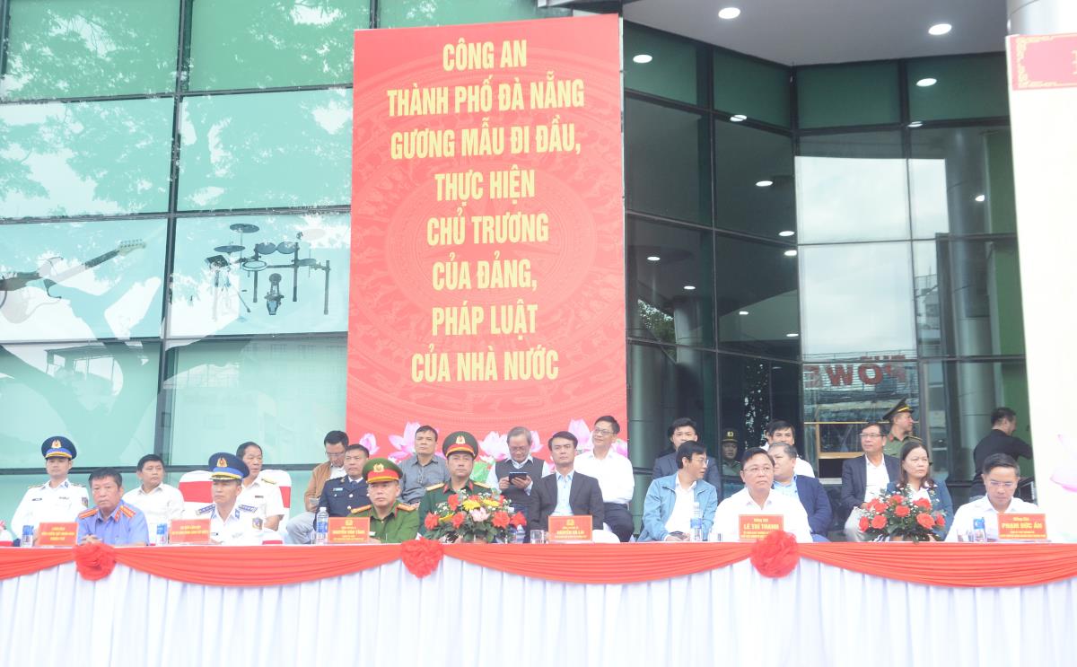 Công an xã A Vương ra quân thực hiện cao điểm tấn công tội phạm