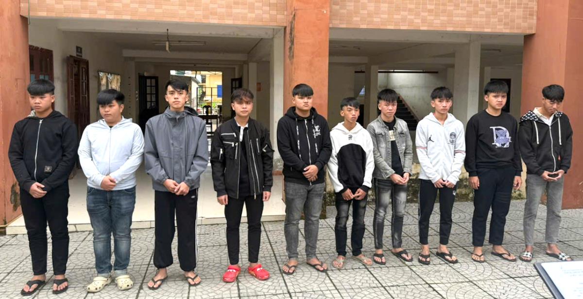 Cơ quan điều tra tống đạt quyết định khởi tố bioj can đối với 10 đối tượng