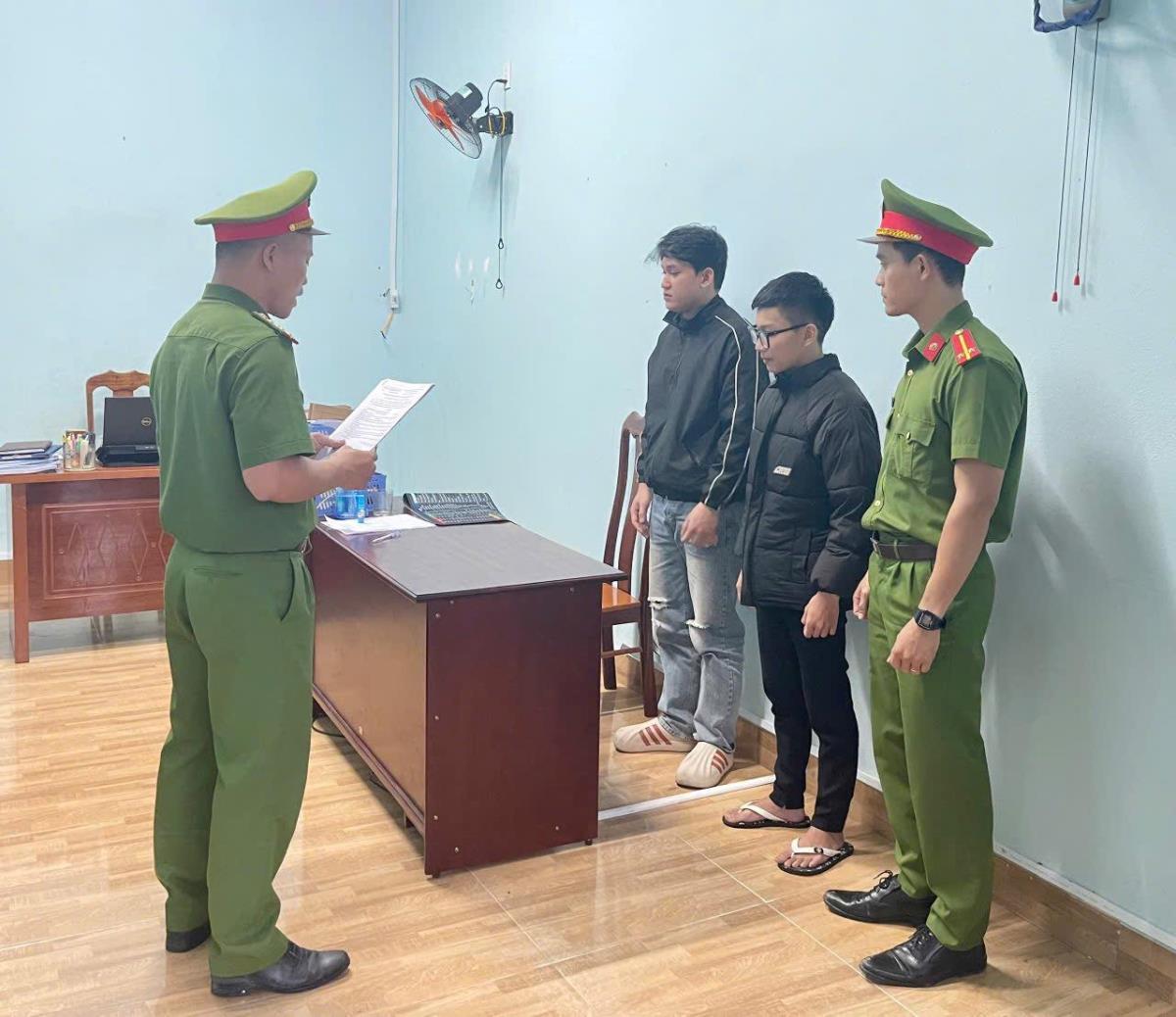 Công an TP Đà Nẵng bắt khẩn cấp 2 đối tượng Trung và Bình.