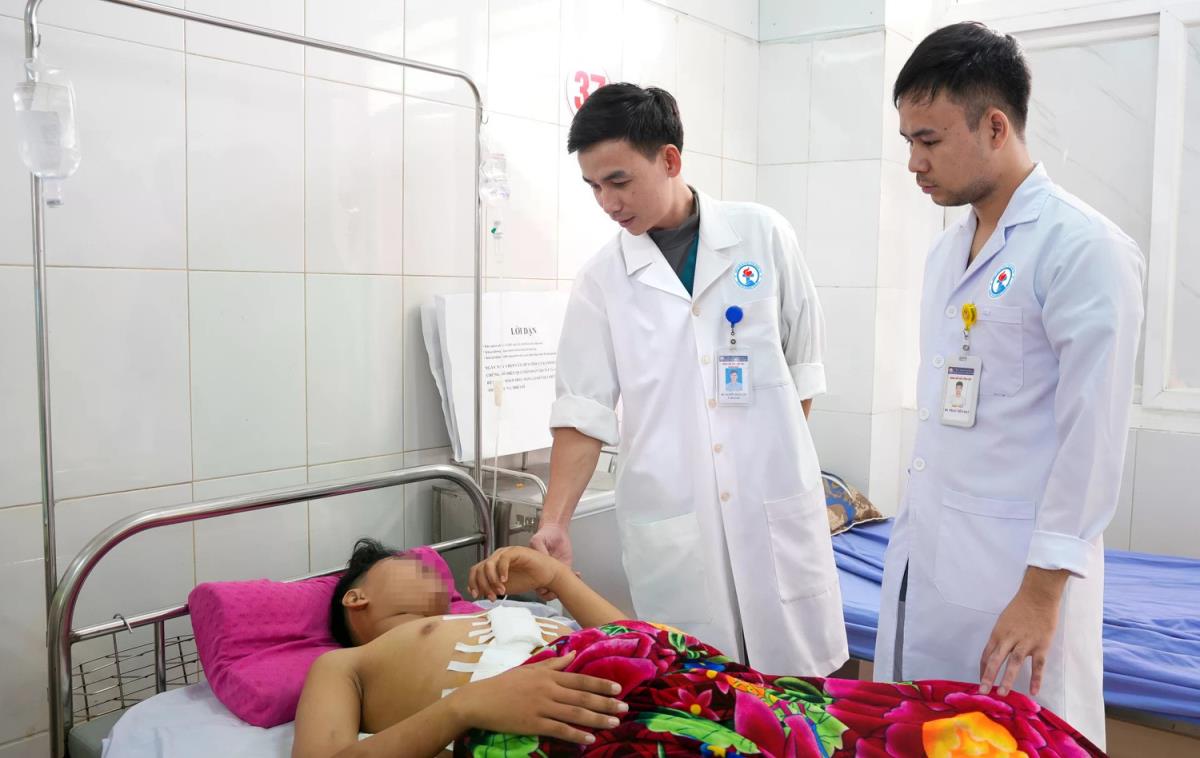 Sức khỏe của cháu S.hồi phục tốt sau phẫu thuật. (Ảnh: HL)