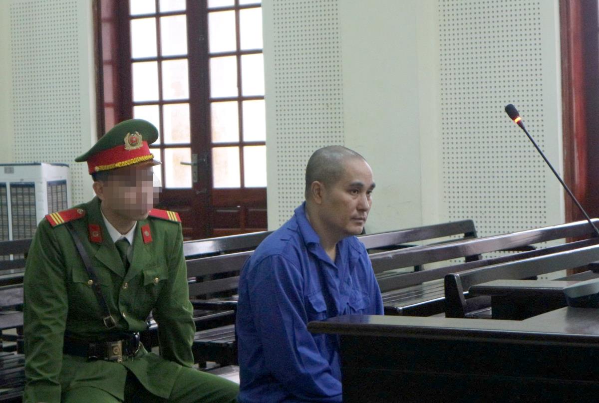 Bị cáo Mùa Bá Vừ tại tòa.