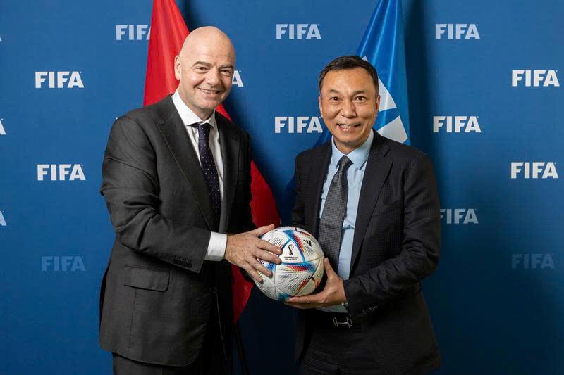 Chủ tịch VFF Trần Quốc Tuấn và Chủ tịch FIFA Gianni Infantino