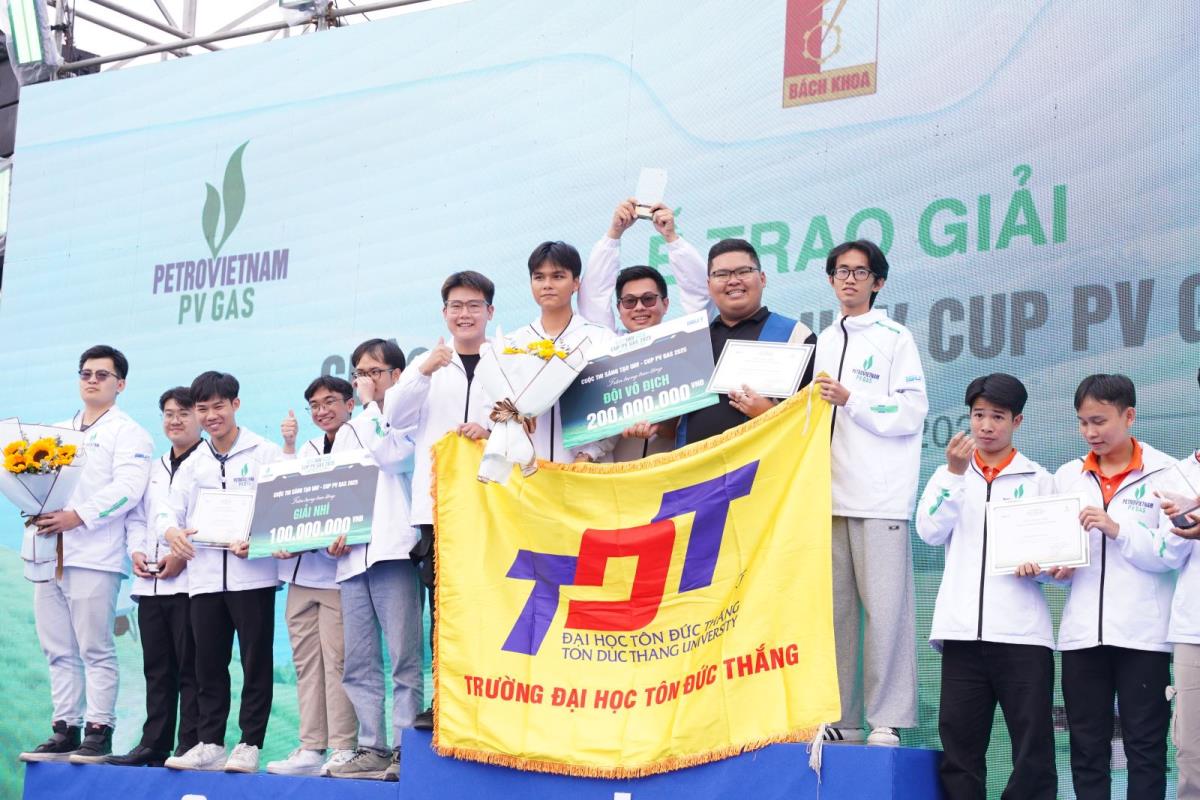 Đội SKY VISION - ĐH Tôn Đức Thắng giành giải Nhất Cuộc thi Sáng tạo UAV 2025.