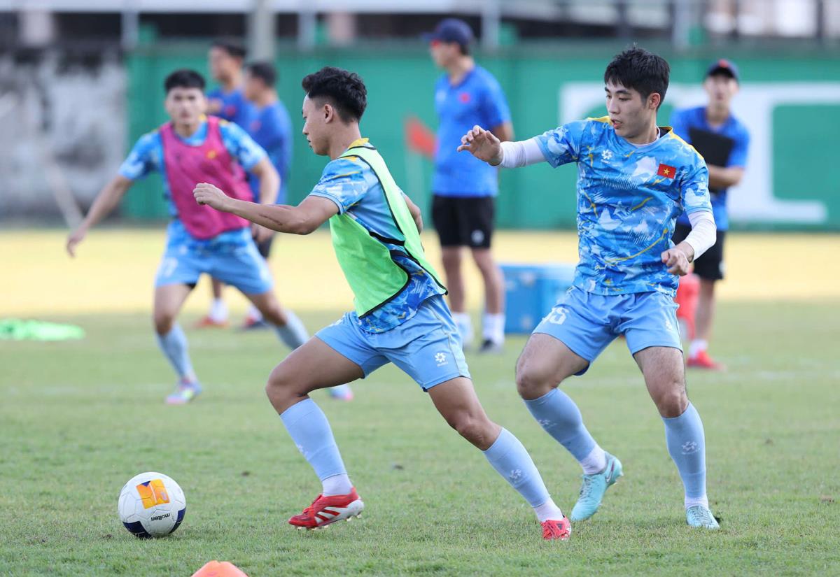 U.22 Việt Nam vẫn miệt mài chuẩn bị cho trận gặp U.23 Malaysia.