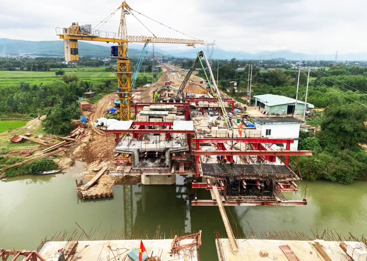 Tăng tốc thi công Dự án cầu – đường Quảng Đà từ ngày làm việc đầu tiên sau Tết Ất Tỵ - 2025.