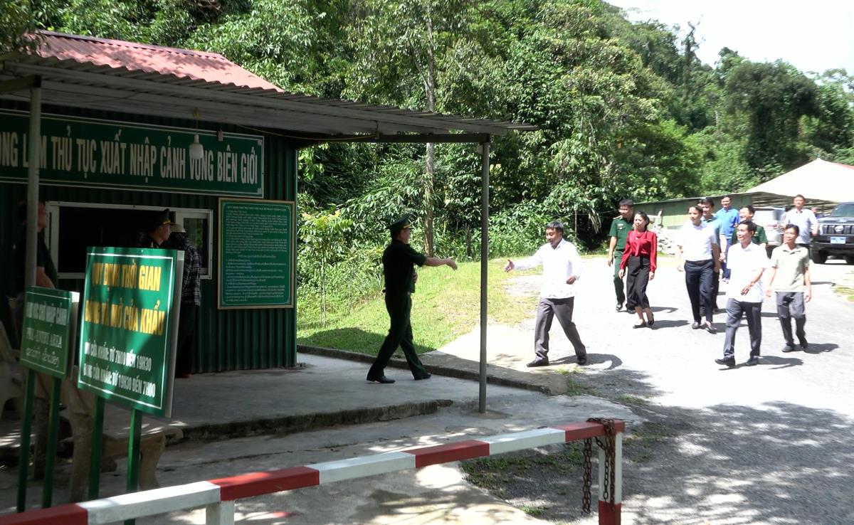 Khu vực làm thủ tục xuất, nhập cảnh qua biên giới tại cửa khẩu Thông Thụ.
