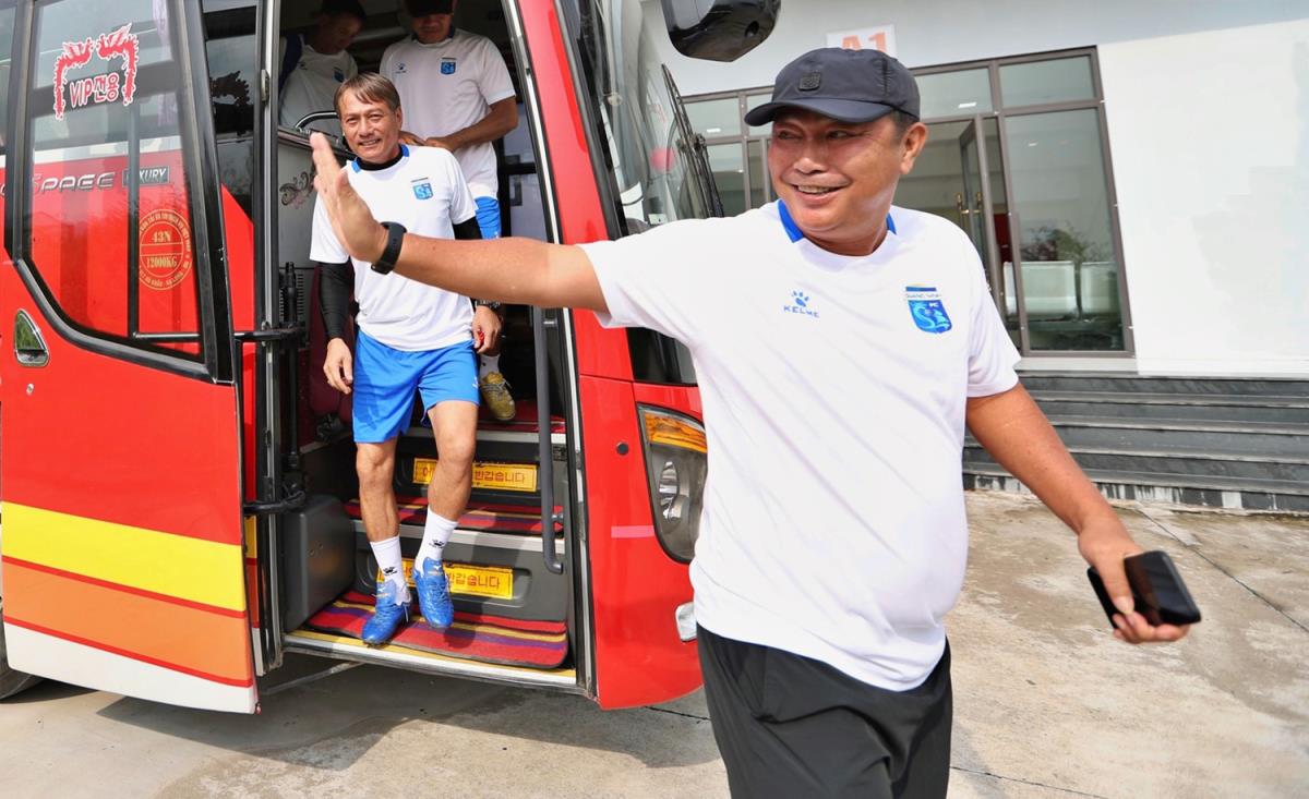 HLV Trần Minh Chiến rời CLB Quảng Ninh chỉ sau 8 tháng gắn bó.