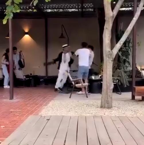 Người của quán xác nhận, người tham gia ẩu đả không phải là ông Đặng Lê Nguyên Vũ.