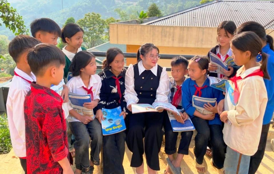 Cô giáo Hà Thị Hương cũng như hàng nghìn giáo viên hợp đồng 111 khác mong sớm ổn định để công tác