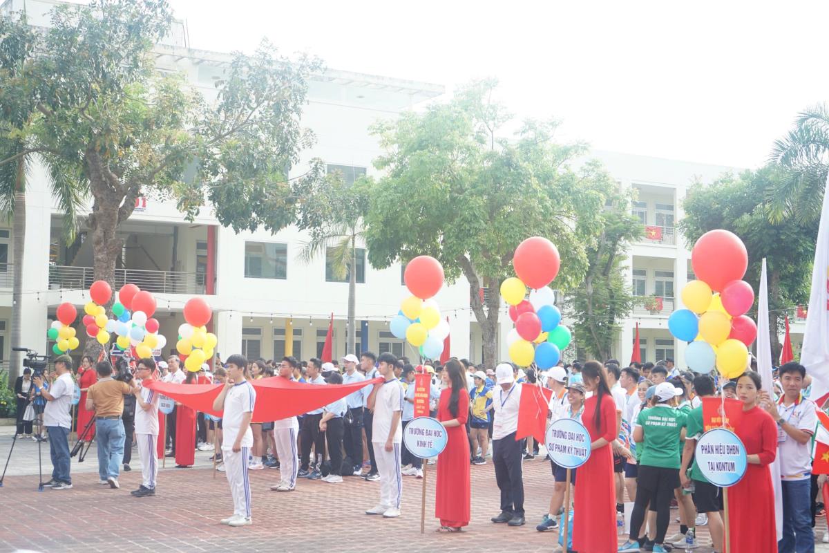 Các VĐV tham gia lễ phát động phong trào chạy bộ trong toàn ĐHĐN