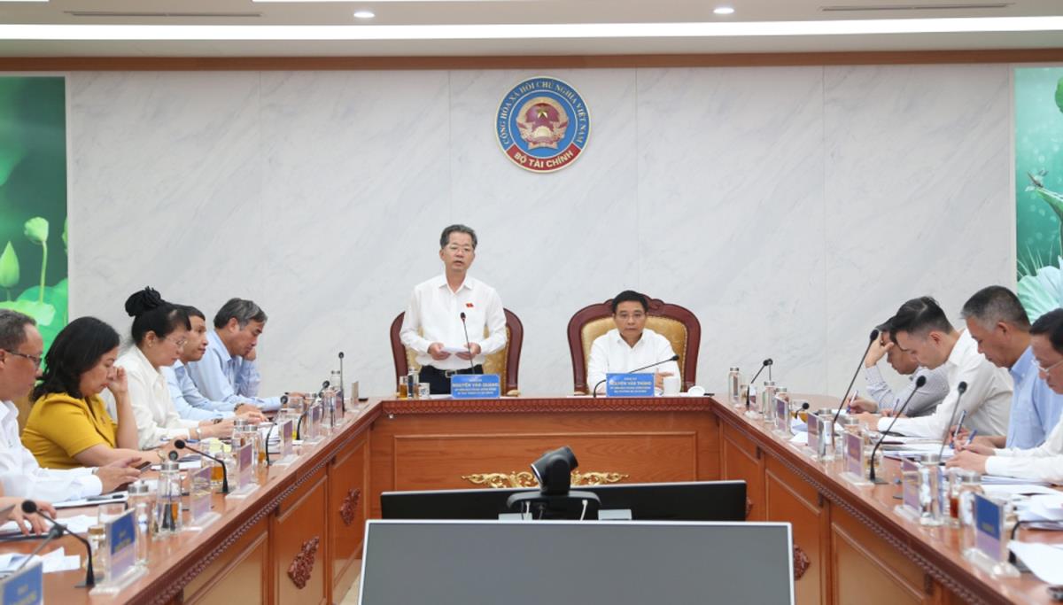 Bộ trưởng Bộ Tài chính Nguyễn Văn Thắng phát biểu tại buổi làm việc.