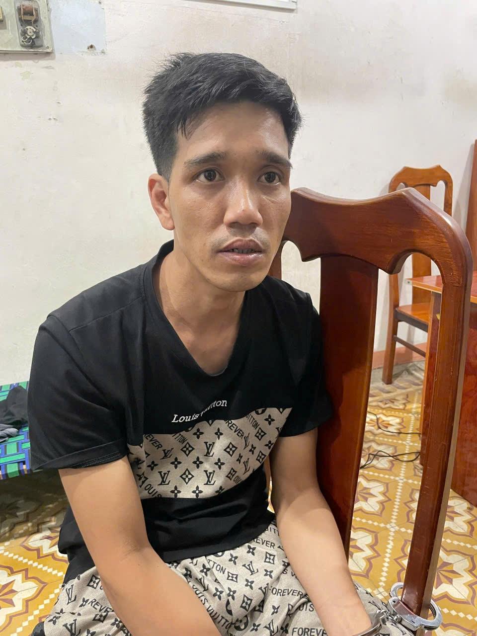 Đôi tượng trộm cắp Nguyễn Văn Tuấn.