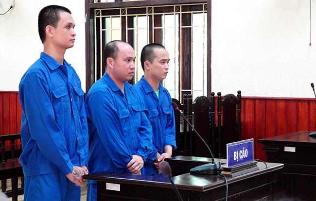 Các bị cáo Duy, Quan và Phúc tại phiên tòa.