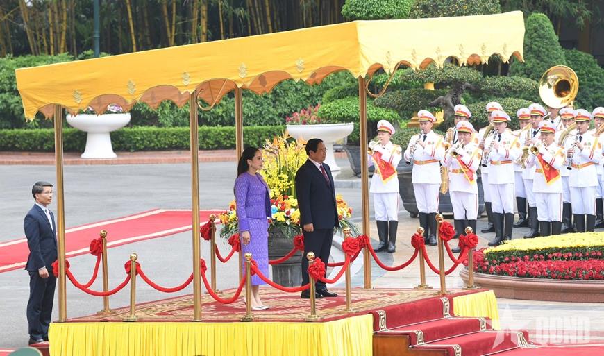 Thủ tướng Phạm Minh Chính và Thủ tướng Thái Lan Paetongtarn Shinawatra cùng đoàn đại biểu hai nước. Ảnh: PHẠM HƯNG