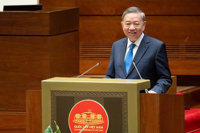 Thiếu tướng Đặng Hồng Đức, Uỷ viên Ban Thường vụ Đảng uỷ Công an Trung ương, Thứ trưởng Bộ Công an với các đại biểu dự tại điểm cầu Đảng uỷ Công an Trung ương.