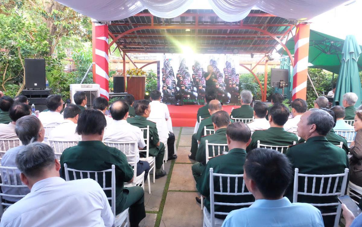 Buổi gặp mặt diễn ra trong không khí ấm áp, chân tình, đầy nghĩa tình đồng chí, đồng đội.