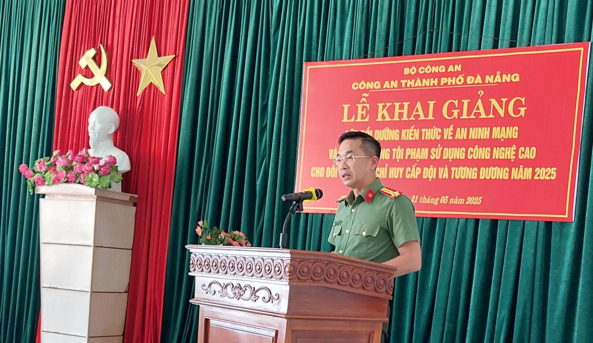 Thượng tá Nguyễn Đại Đồng-Phó Giám đốc Công an TP Đà Nẵng chủ trì và phát biểu chỉ đạo tại Lễ khai giảng lớp bồi dưỡng kiến thức an ninh mạng và phòng, chống tội phạm sử dụng công nghệ cao của Công an thành phố