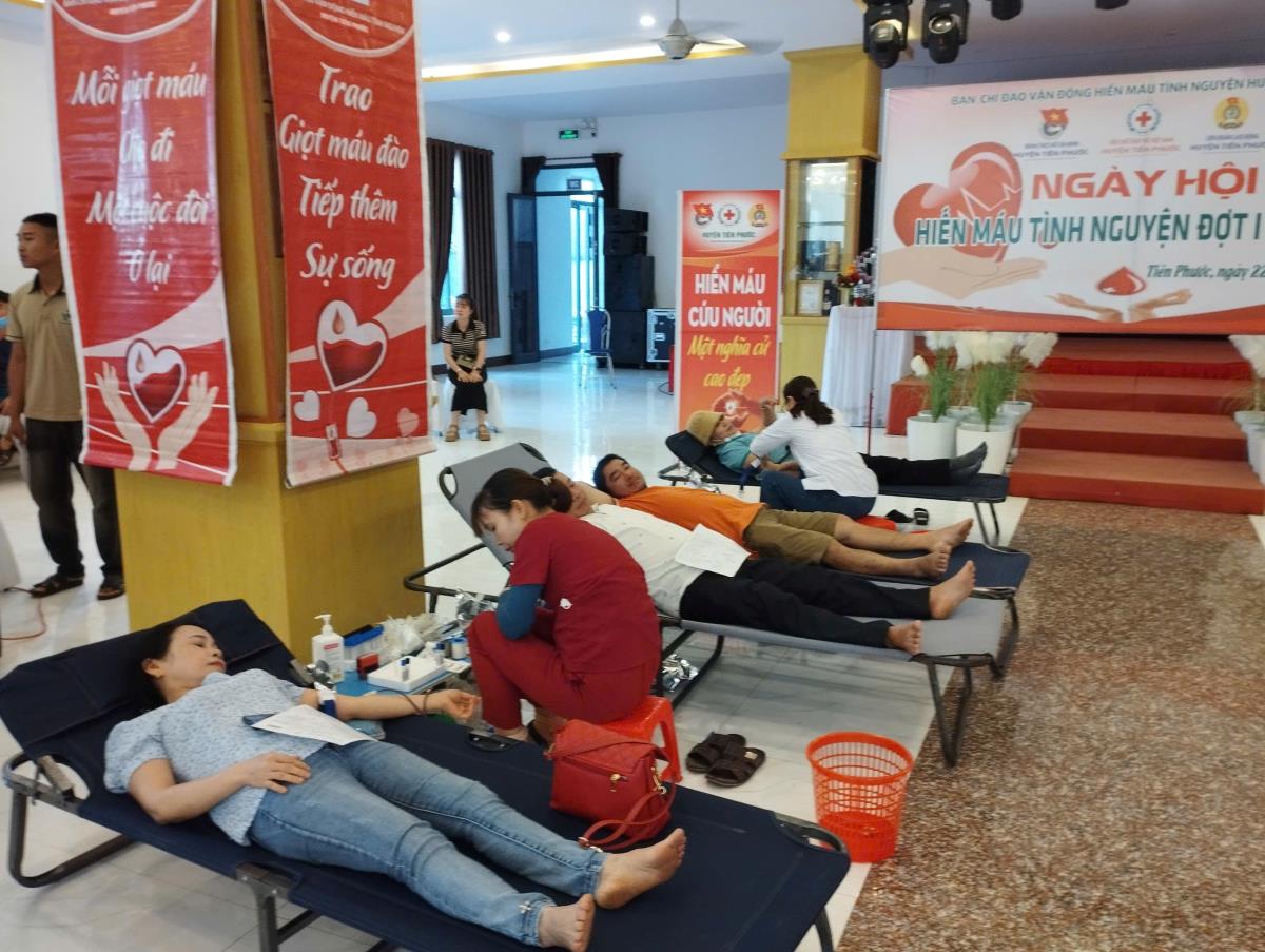 TNV, cán bộ, công chức, viên chức, người lao động huyện Tiên Phước tham gia HMTN đợt 1.