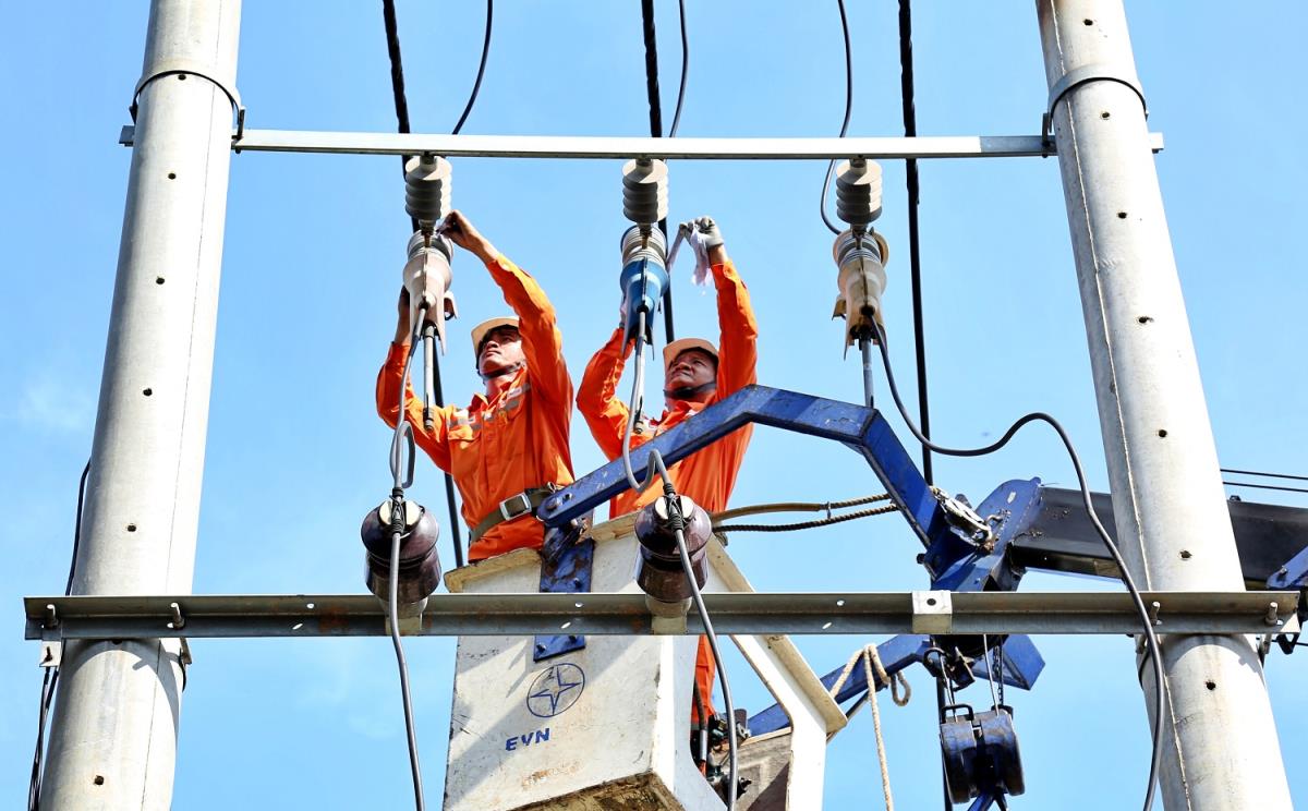 Nhân viên của PC Đà Nẵng tham gia buổi diễn tập.