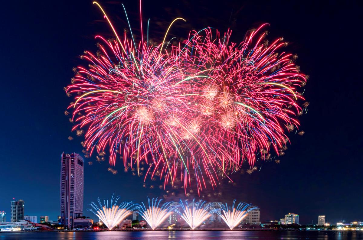 Lễ hội pháo hoa dài nhất lịch sử thắp sáng niềm tự hào, đưa Đà Nẵng vươn tầm thế giới.