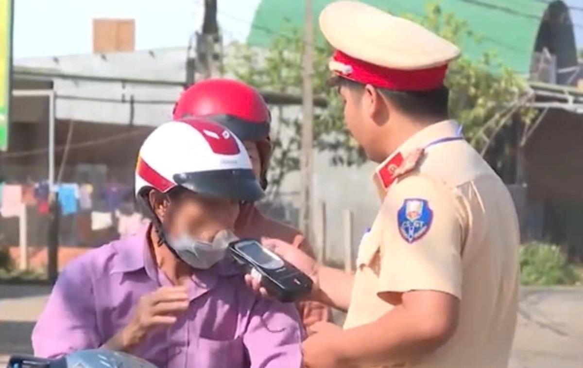 Tăng cường tuần tra, kiểm soát, khép kín địa bàn