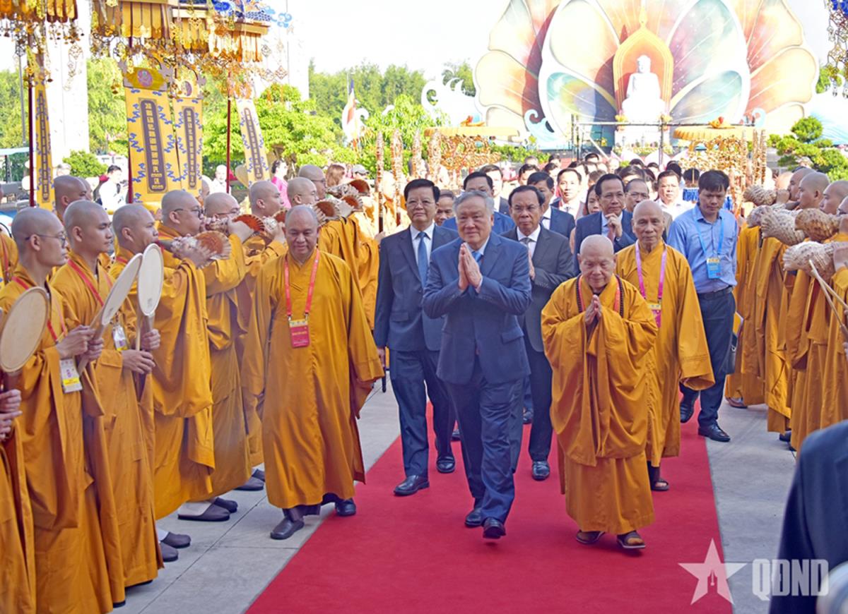 Các đại biểu đến dự lễ bế mạc Vesak 2025.