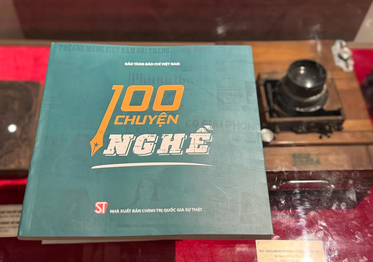 Cuốn sách "100 chuyện nghề".