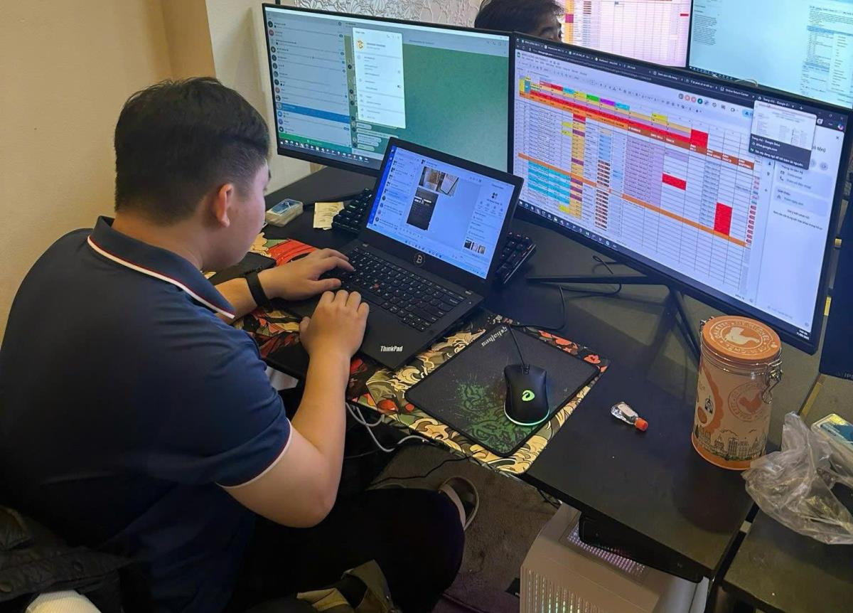 Bên trong 2 căn nhà mà các đối tượng thuê để hoạt động phạm tội.