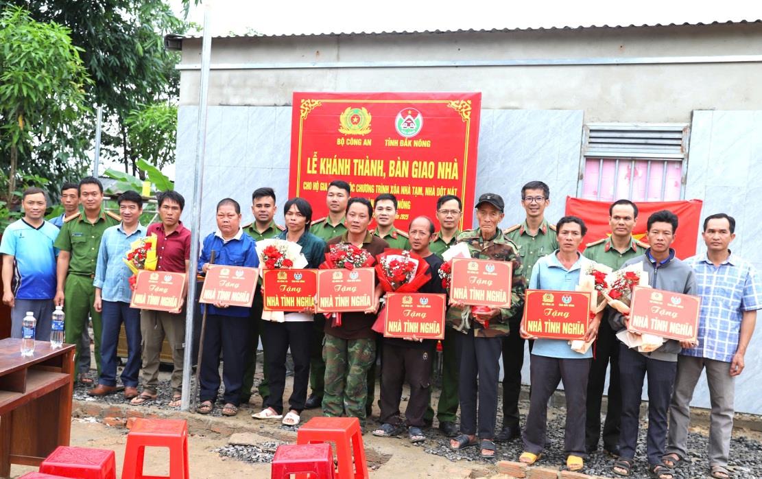 Lễ khánh thành và bàn giao nhà tại xã Đắk Drông