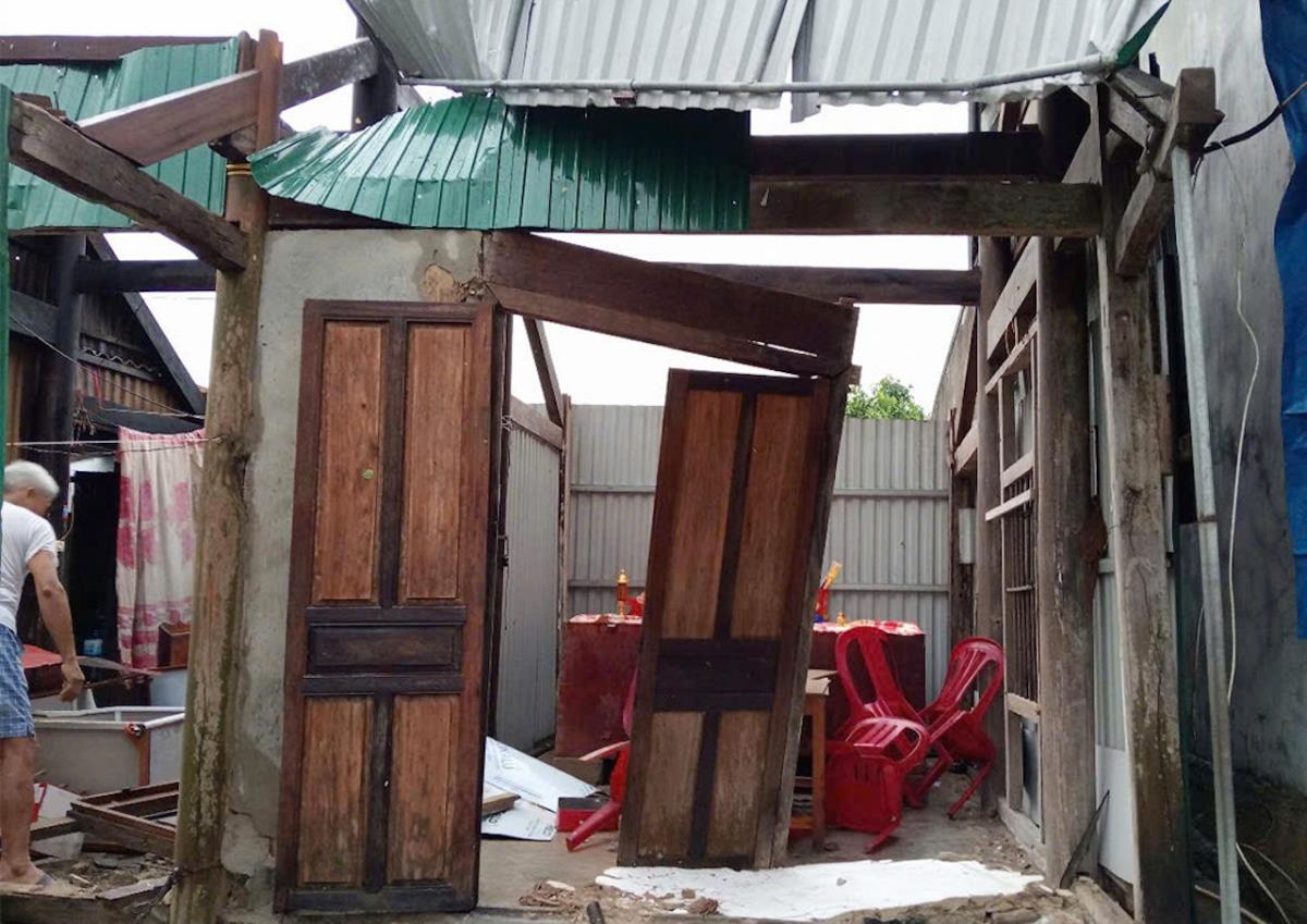 Lốc xoáy gây thiệt hại về tài sản cho người dân