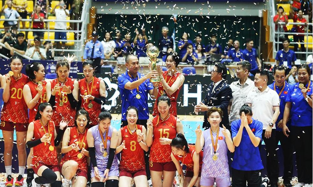 Tuyển bóng chuyền nữ Việt Nam lập hat-trick vô địch.