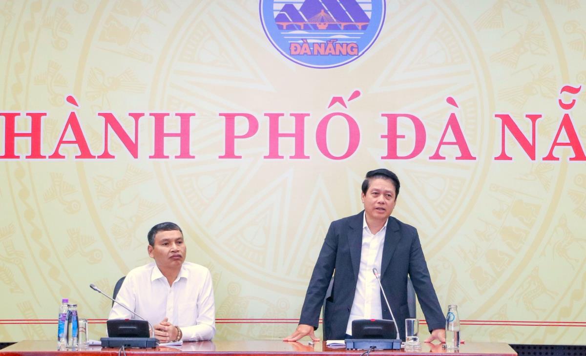 Phó Thống đốc Ngân hàng Nhà nước Việt Nam Phạm Tiến Dũng (bên phải) phát biểu tại buổi làm việc.