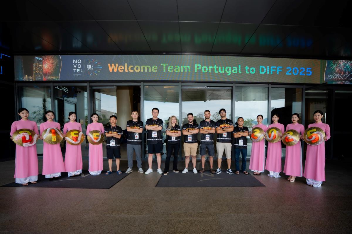 Ban Tổ chức chào đón 2 đội Bồ Đào Nha và Vương quốc Anh.