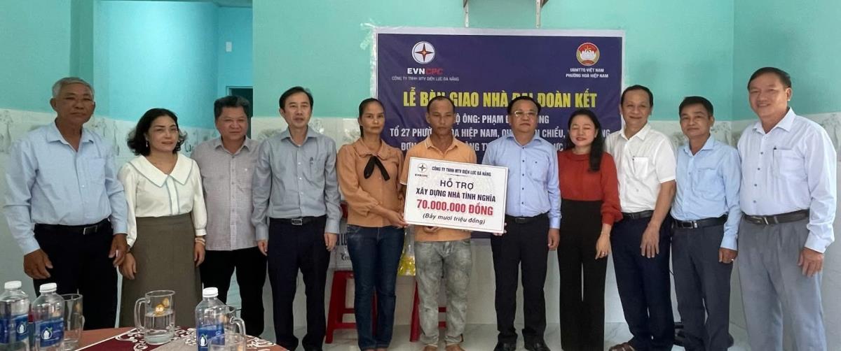 PC Đà Nẵng bàn giao nhà cho hộ ông Phạm Đình Trung.
