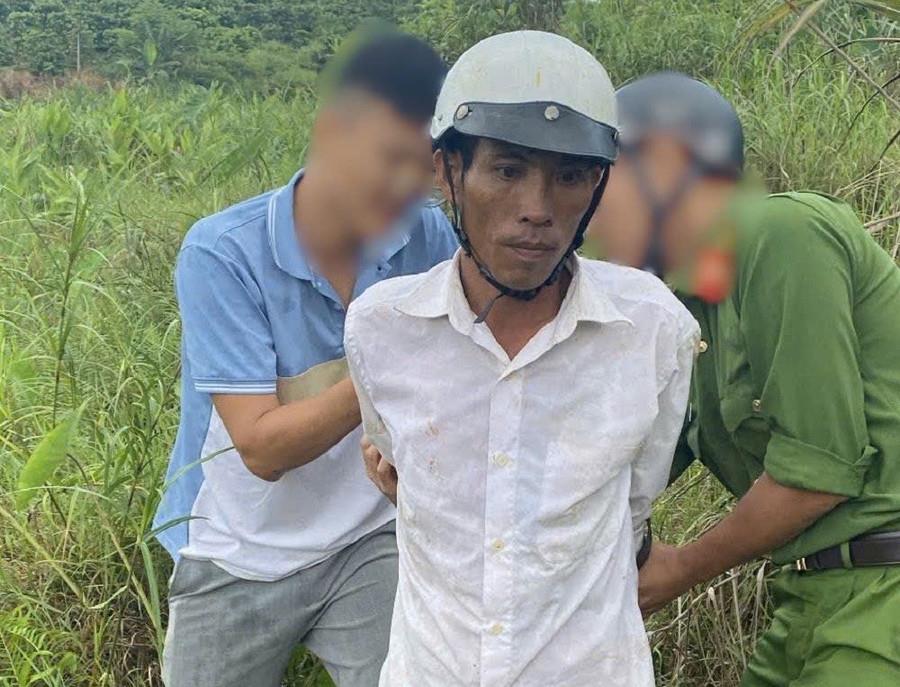 Đối tượng Hiệp bị bắt trên đường tiêu thụ xe máy trộm cắp.