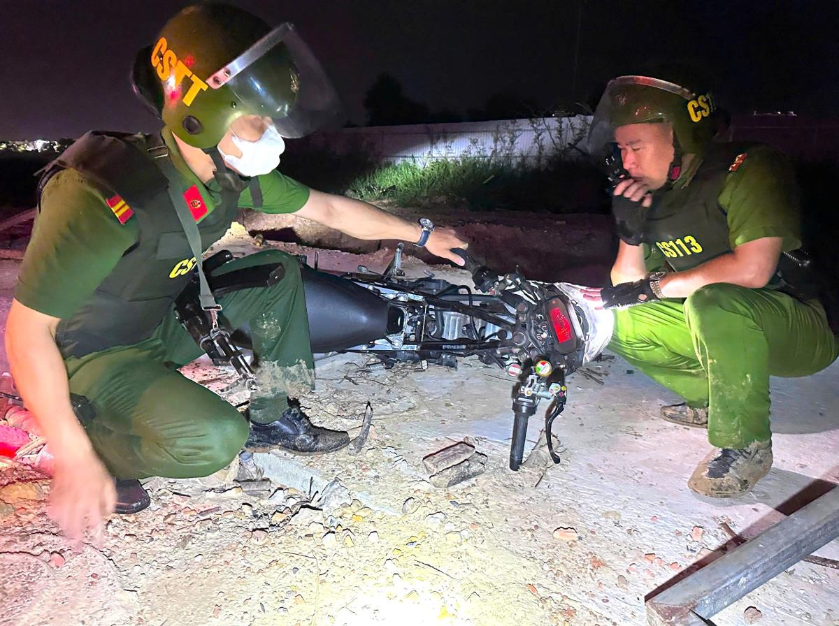 Cảnh sát 113 truy đổi, quyết tâm xử lý nhóm "báo đêm" trong rạng sáng 22-6.