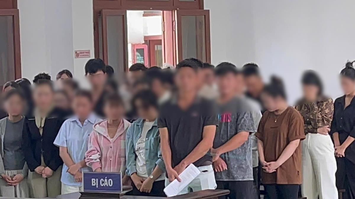 40 bị cáo trong vụ án tại phiên tòa.