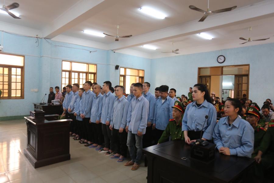 Các bị cáo có mặt tại phiên tòa ngày 24-6.