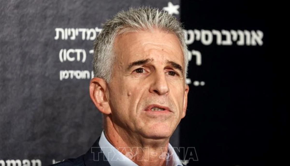 Hình ảnh vệ tinh của Maxar Tecnologies ngày 22/6/2025 cho thấy tại cơ sở hạt nhân Fordow có hai vị trí có thể là điểm bom xuyên phá. Ngoài ra, mặt đất đã bị sụp xuống sau cuộc không kích của Không quân Mỹ, trong khi các lối vào đường hầm bị bịt kín bằng đất. Ảnh: Maxar Tecnologies/NDTV