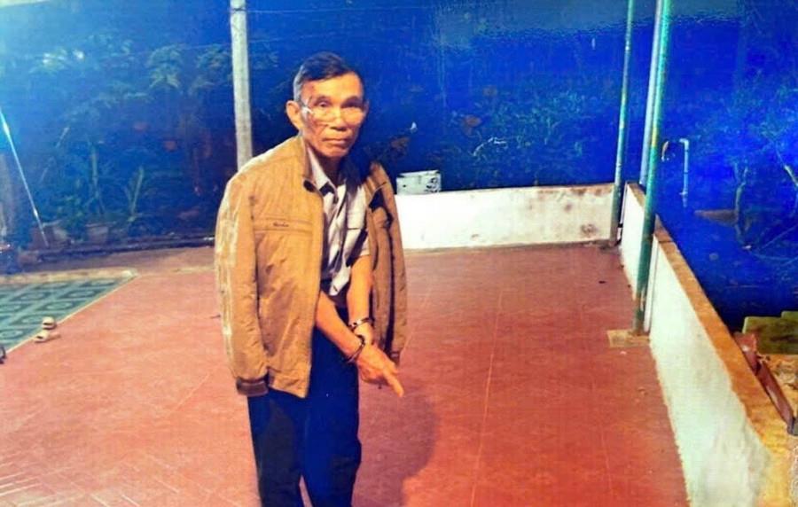 Lê Xuân Trường tại nơi đâm vợ bị thương.